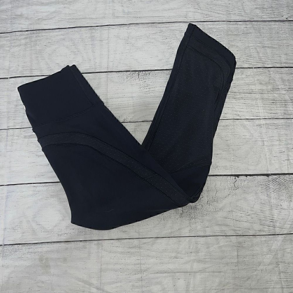 Lululemon Revitalize Crop (21") Leggings Mesh Inserts sz 2 Athletic Athleisure